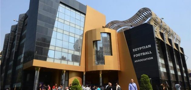 اتحاد الكرة يحسم عبر بطولات إمكانية التراجع عن الحضور الجماهيري المكثف بسبب التجاوزات